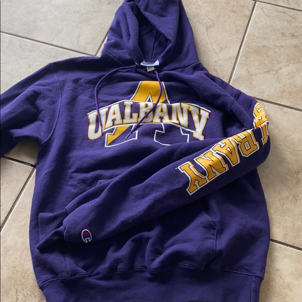 U albany champion sweatshirt